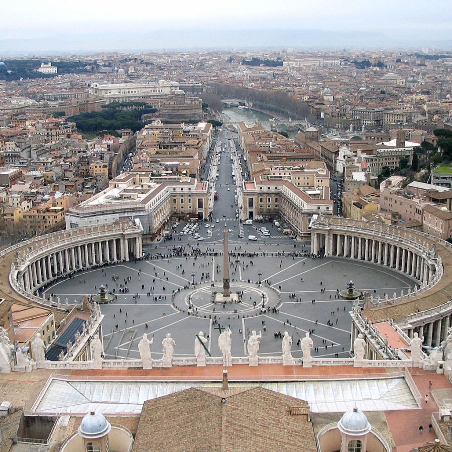 1024px-Saint_Peter's_Square_from_the_dome_v2